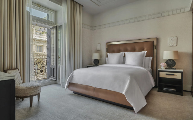Отель Four Seasons Hotel Madrid