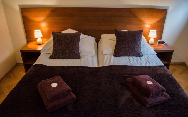 Royal Route 29 Comfort Rooms