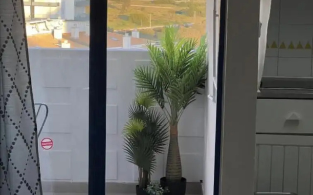 1-bed - Sleeps 4 - Free Parking