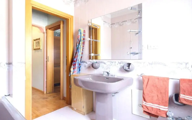 House With 5 Bedrooms in Caserta, With Pool Access, Enclosed Garden and Wifi Near the Beach