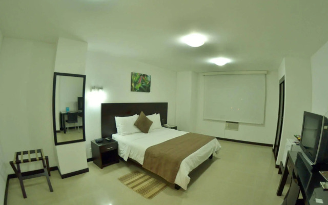 Hotel Pinares Plaza
