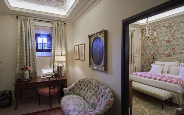 Helguera Palacio Boutique & Antique