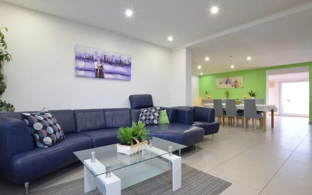 Lovely Holiday Home in Gros Chene With Bubble Bath
