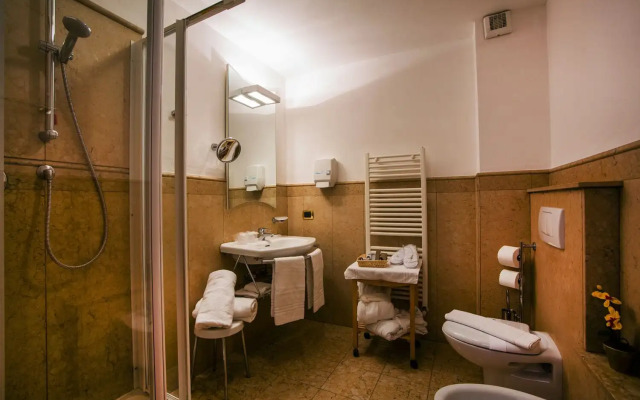 Paradise Hotel & Wellness