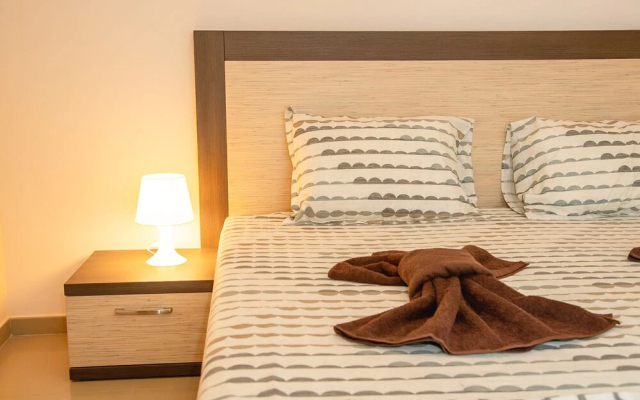 FM Deluxe 2-BDR Apartment with Pool & Sea View in Sun Resort