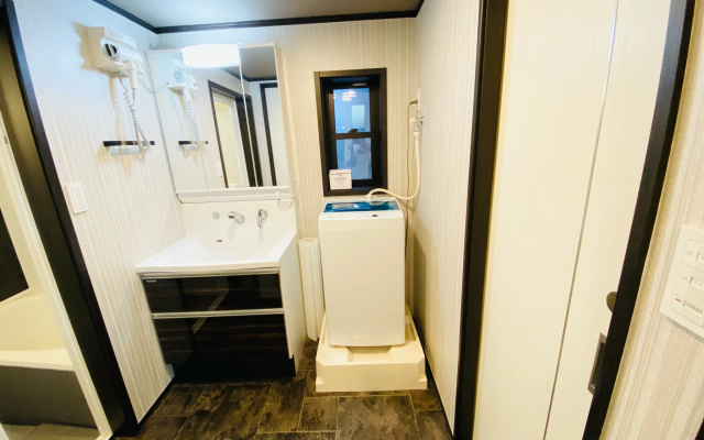 Calm Asakusa Kaminarimon Gate CLx – Guest Rooms – Tokyo