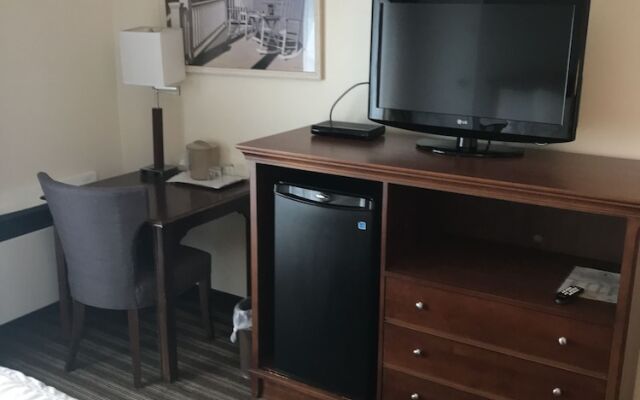 Cohasset Harbor Resort