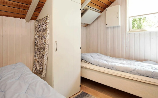 Peaceful Holiday Home in Humble With Beach