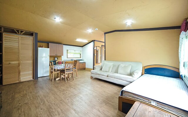 Yeosu Blue Sky Galaxy Pension