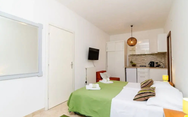 Apartments Versus- Studio Apartment With Terrace