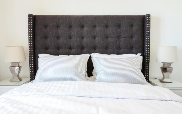 Noir Luxury Suite by CorfuEscapes