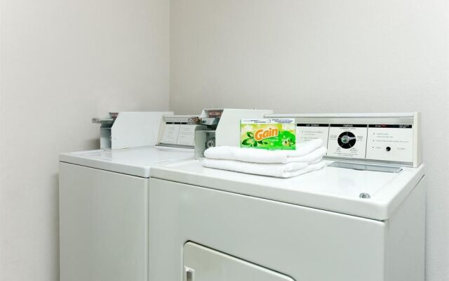 Super 8 Motel - Warrenton