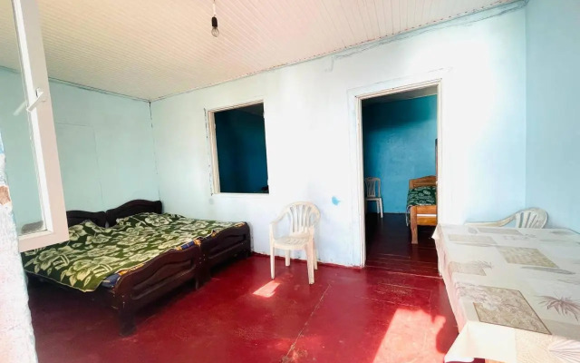 86 E. Takaishvili Guest House