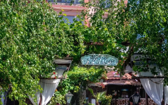 Vromos Guest House