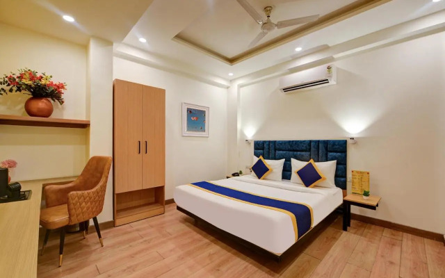 OYO Rooms 813 near Omaxe City Centre