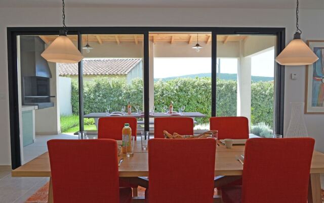 Wonderful Villa in Malaucène with Swimming Pool