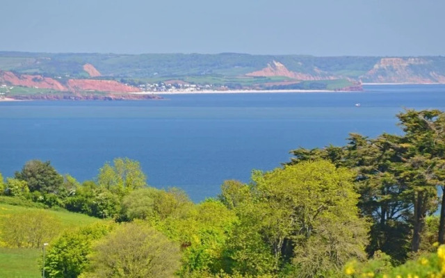 Allways - Spacious Bungalow Near Beaches