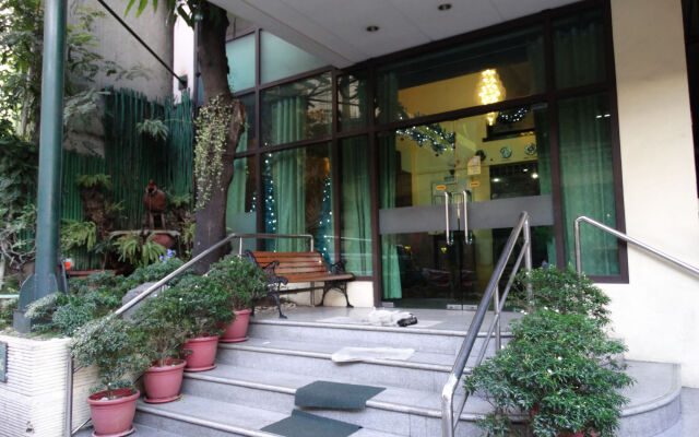 Urban Travellers Hotel