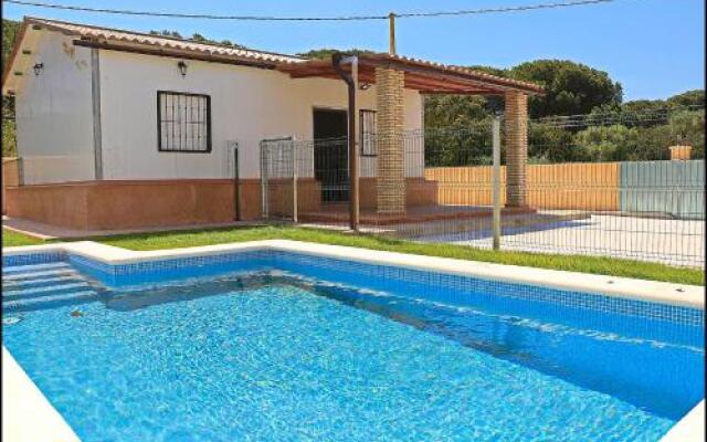 Bungalow en Conil con piscina