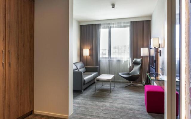 Moxy Edinburgh Airport