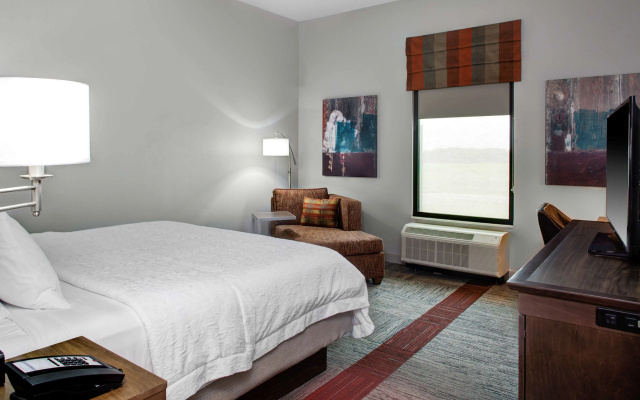 Hampton Inn & Suites by Hilton Pittsburg Kansas Crossing