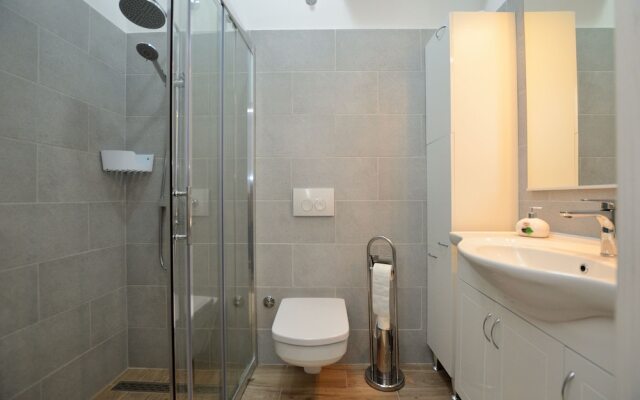 Pool And Garden Apartment Happy Sound