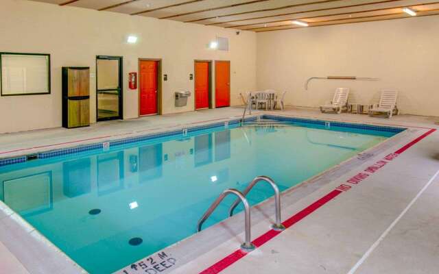 Comfort Suites Pittsburgh Airport