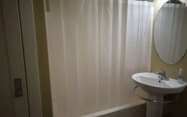 Classic Hollywood Studio Apartment