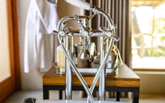 Toro River Lodges Big 5 Exclusive Safari