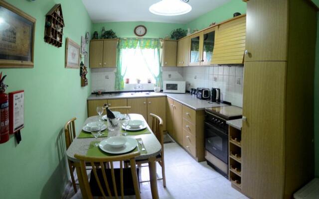 Village Corner 3 bedroom apartment with garage