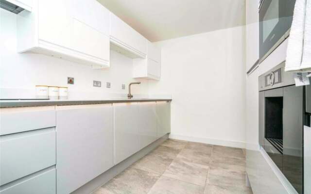 Impeccable 2-bed Apartment Close to City Centre