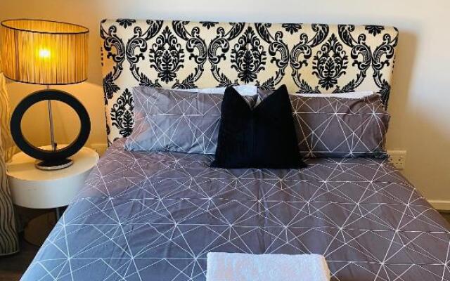 Immaculate & Central Apartment in Houghton