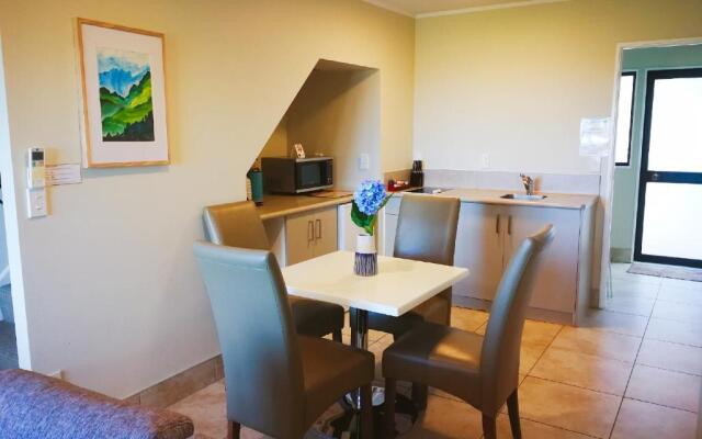 Le Chalet Suisse Motel Apartments