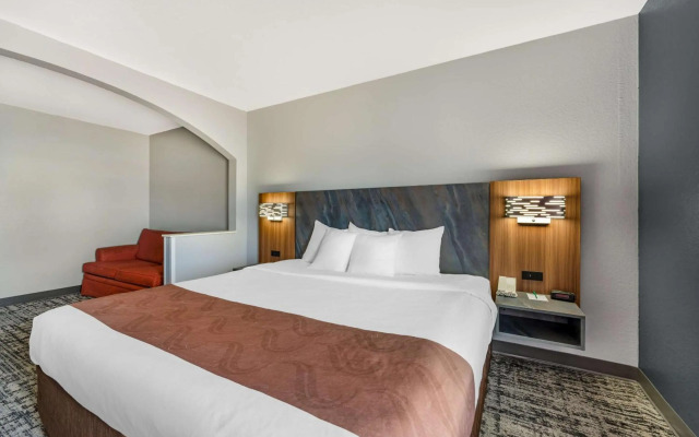 Quality Inn & Suites Manhattan