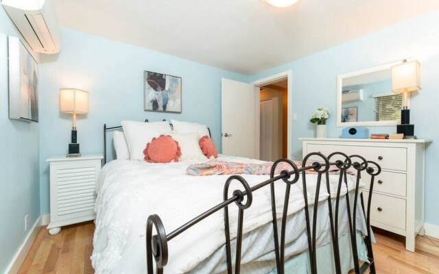 LUXURIOUS 5,500 sqft Home: 5 Br/5 Ba | PRIVATE Pool & Hot Tub | STEPS to Beach
