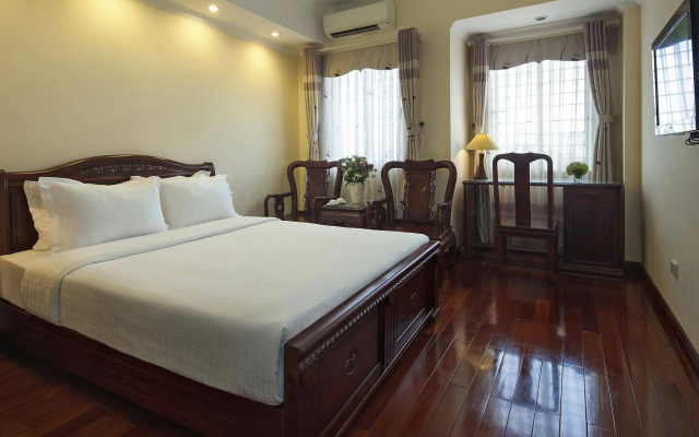 Lucky 3 Hotel & Travel