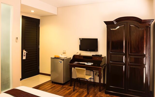 Kyriad Pejaten Suites