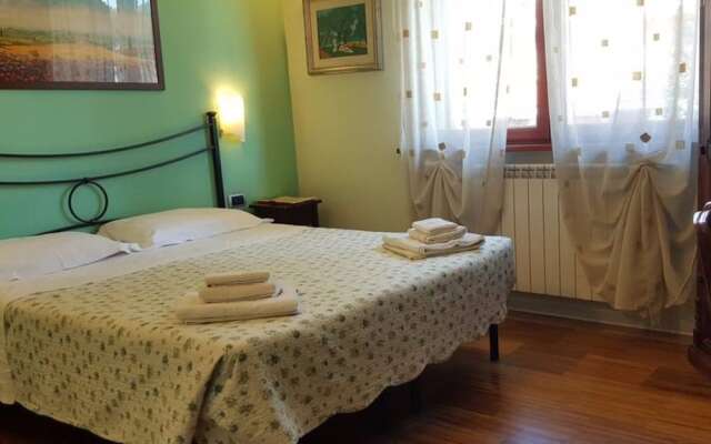 Aurelia Garden Gold Bed & Breakfast