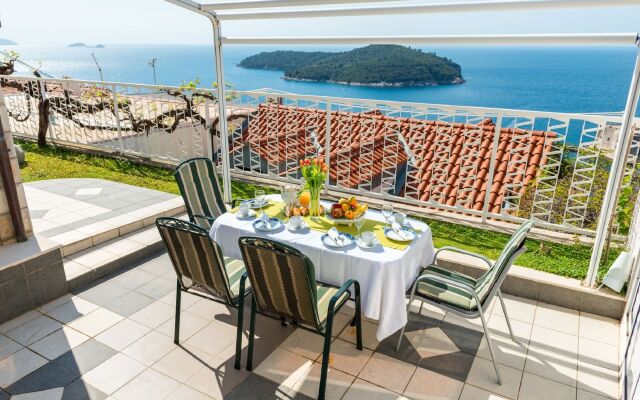Apartments and Room Lora