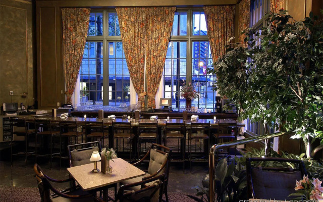 Mayflower Park Hotel