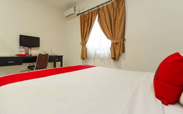 RedDoorz near Universitas Sebelas Maret