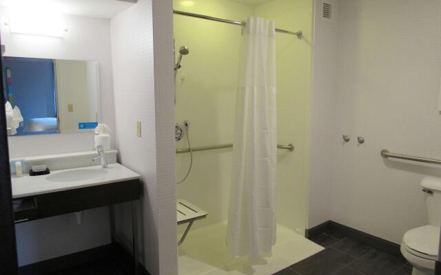 Hampton Inn & Suites Newtown