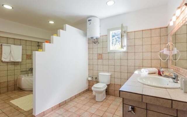 Villa Tassoula Large Private Pool Walk to Beach Wifi - 2830