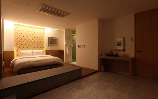 Yuwon Hotel