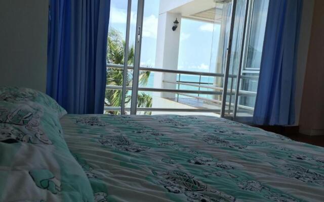 Private Beach Front 5 Bedrooms House
