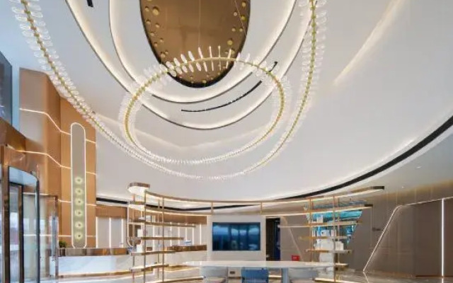 Starway Hotel (Dazhou Luofu Plaza)