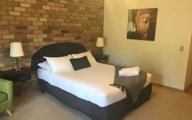 Magdala Motor Lodge & Lakeside Restaurant