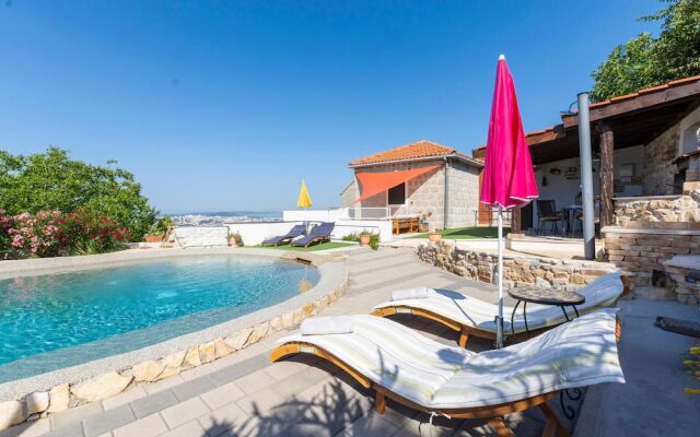 Awesome Home in Kucine With Wifi and 3 Bedrooms