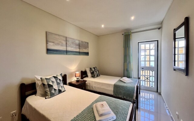 Quarteira Classic With Pool by Homing