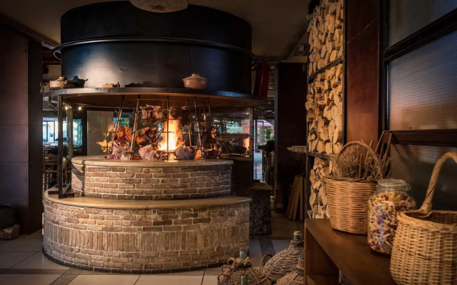 Petousis Hotel & Suites